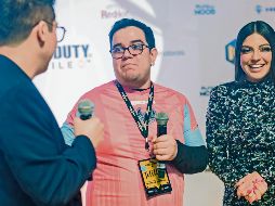 (Al centro) Leonel Fernández, quien va por el campeonato de “Call of Duty: Mobile”. CORTESÍA