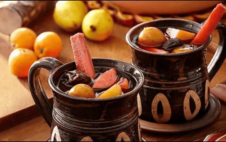 El ponche es una infusión de frutas, especias y azúcar que se sirve caliente. SUN/ ARCHIVO.