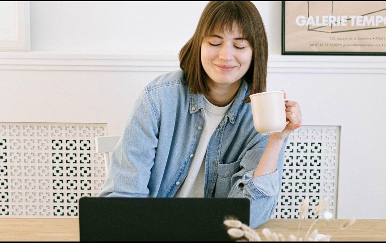 Los empleados deben informar a sus empleadores por cuál será la ubicación del domicilio desde el que estarán trabajando. PEXELS/Ivan Samkov