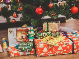 Los mexicanos estiman gastar 4 mil 868 pesos en regalos navideños y darán alrededor de 27 obsequios. Unsplash.