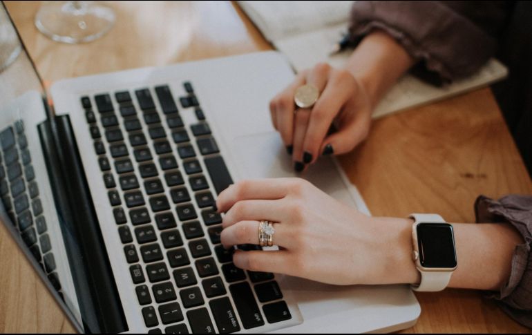 Se considera abandono laboral cuando el trabajador deja de asistir al trabajo. Unsplash.