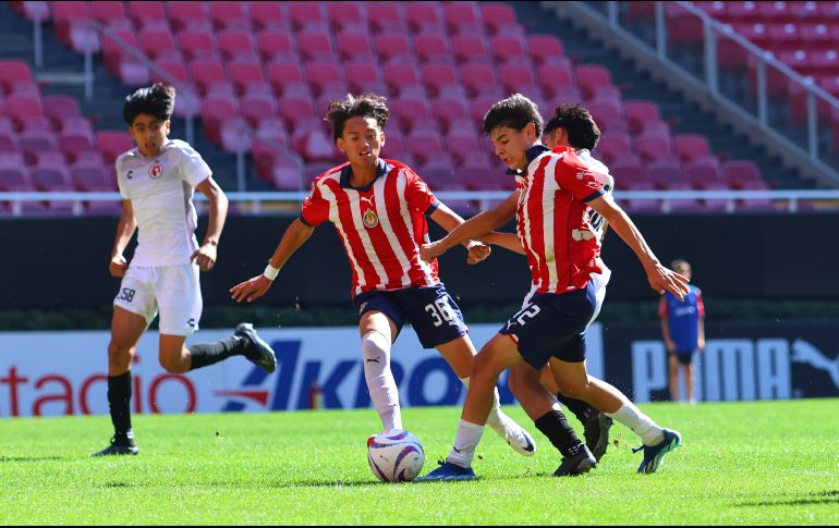 Mientras que Chivas reconoció a Tijuana con el tradicional pasillo, Tijuana optó por burlarse del Rebaño. IMAGO7.