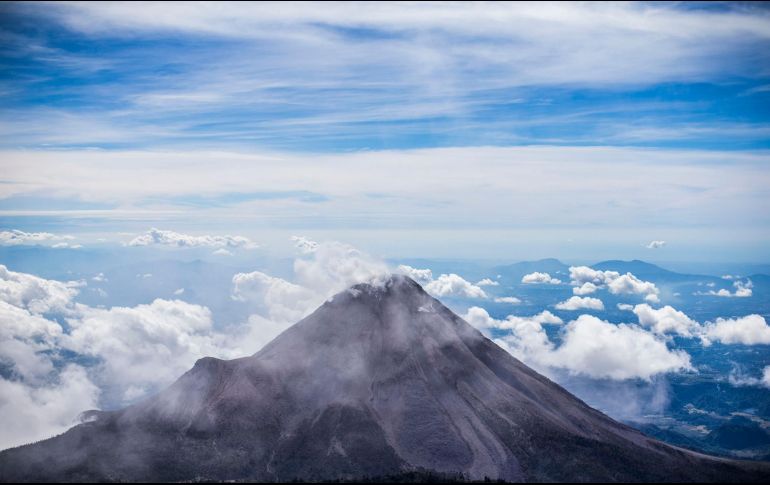 Los mejores meses para conocer el Nevado de Colima es cuando éste se viste de blanco, lo que ocurre entre diciembre y febrero. EL INFORMADOR/ ARCHIVO.