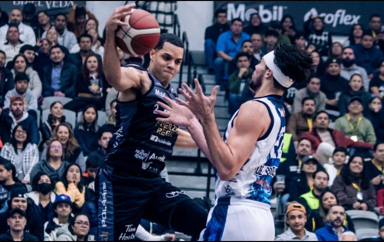 El equipo de Fuerza Regia se aprovechó de un bache que sufrieron los Astros en un juego que estaba siendo por demás competitivo. Ahora, los de Nuevo León lideran 2-1 en la Final. ESPECIAL/ @FuerzaRegia