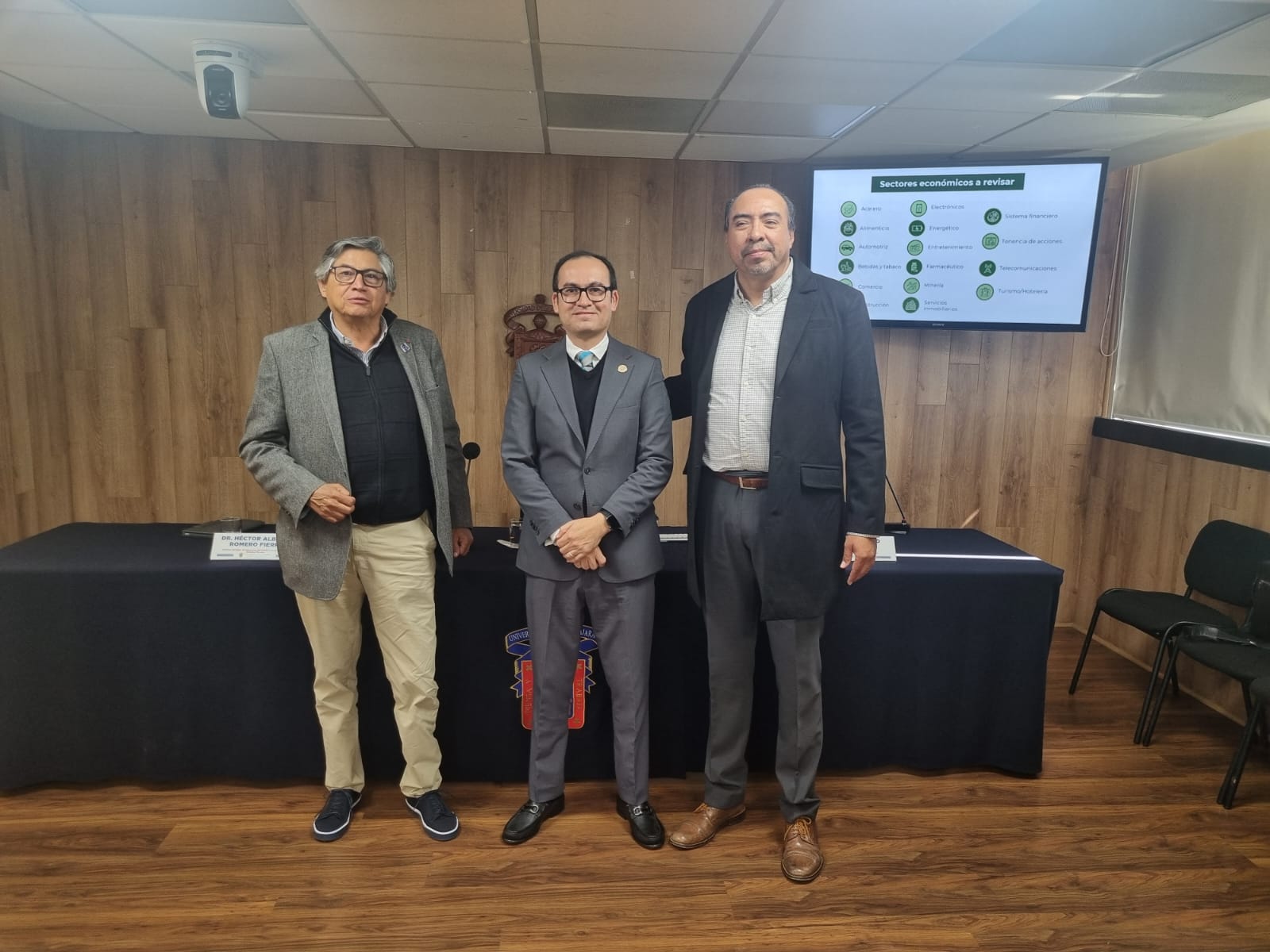 Los especialistas coincidieron en cuestionar el incremento de deuda externa. EL INFORMADOR/J. DÍAZ