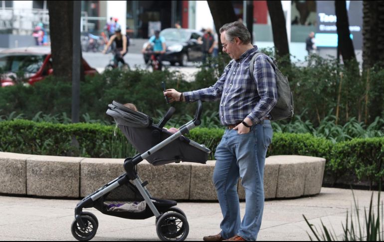 Se avalará aumentar la licencia de paternidad. EL INFORMADOR/ ARCHVO.