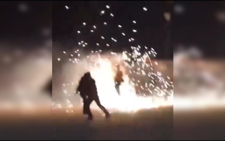 En redes sociales circula un video del momento exacto en que se registra el incidente. ESPECIAL / X