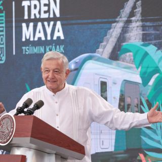 López Obrador se sube al Tren Maya durante recorrido de inauguración