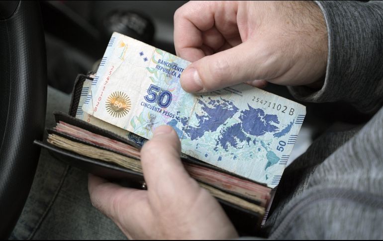 Antes de que Javier Milei tomara el poder, 1 peso argentino equivalía a 0.047 pesos mexicanos, y al revés, 1 peso mexicano equivalía a 21.18 pesos argentinos. AFP / ARCHIVO