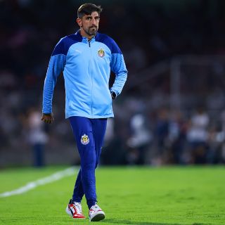 ¡Oficial! Pauno deja de ser el técnico de Chivas