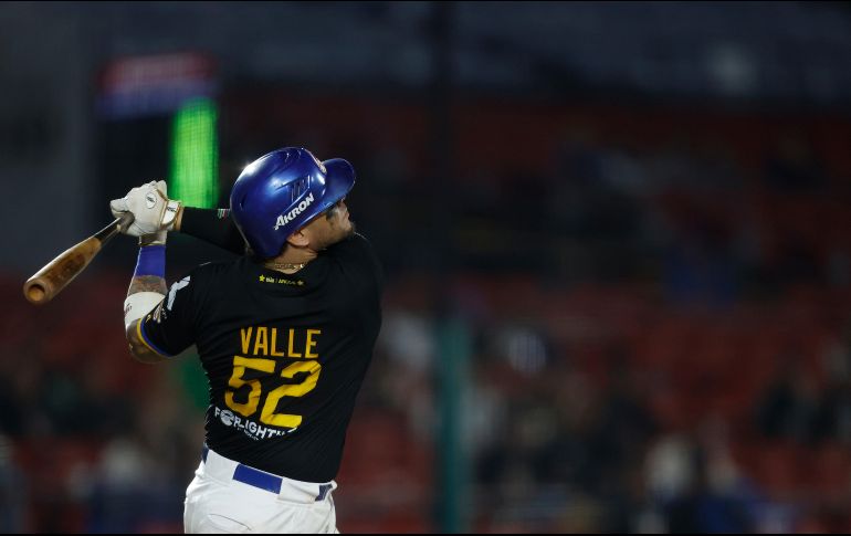Sebastián Valle impulsó a Jack Mayfield hasta home para ganar el primer juego de la serie. CORTESÍA/Charros de Jalisco