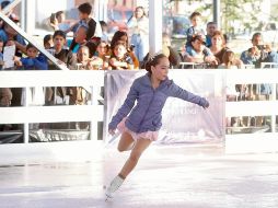 Como parte del festival de invierno Ilusionante, el Gobierno del Estado inauguró la pista de hielo en el Parque Luis Quintanar con una demostración de la patinadora artística Aleksa Rodríguez. CORTESÍA