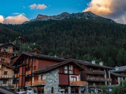 El invierno es una época que invita a estar abrigados, disfrutando una fogata a lado de la familia, gozando del frío que llega. Unsplash.