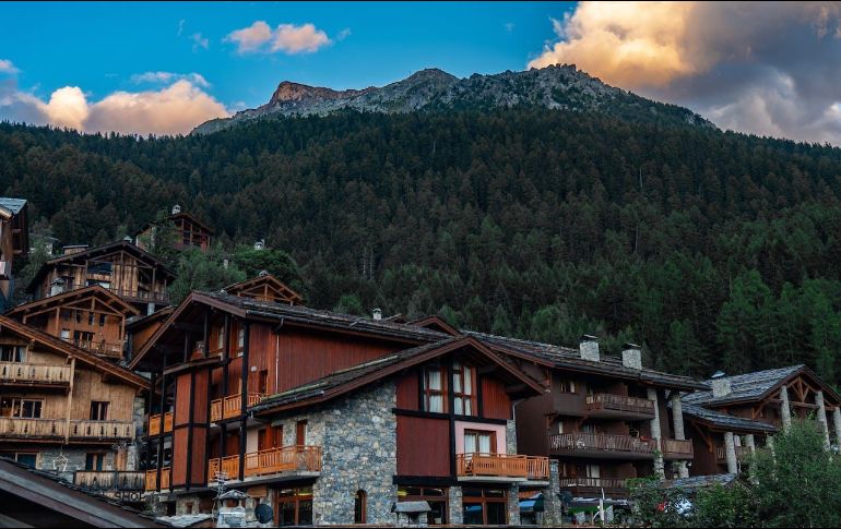 El invierno es una época que invita a estar abrigados, disfrutando una fogata a lado de la familia, gozando del frío que llega. Unsplash.