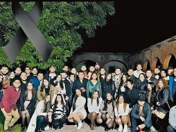 Esta es la fotografía que habrían tomado los jóvenes minutos antes de que un comando armado irrumpiera en la celebración y atacara a los asistentes. ESPECIAL