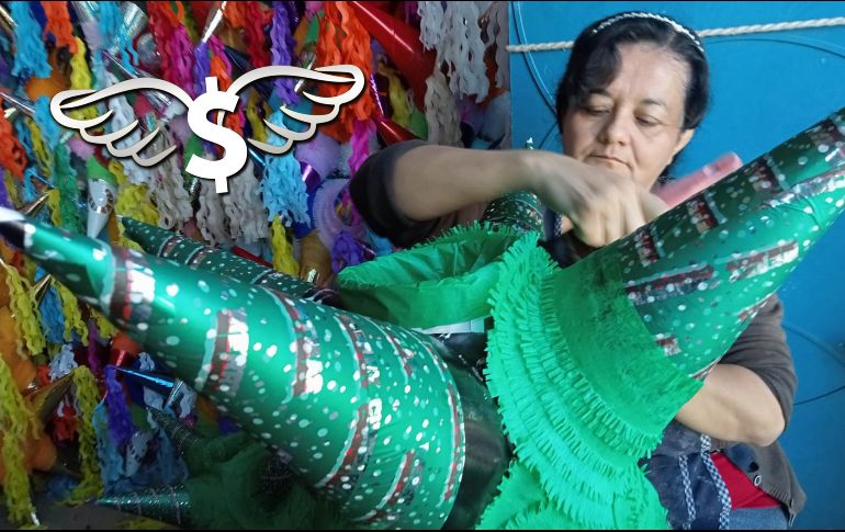 Una mala noticia en vísperas de Navidad: las piñatas aumentaron su precio. EL INFORMADOR / ARCHIVO