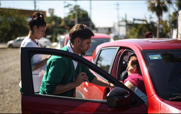 Hasta 100 dosis por día se aplican en el módulo de vacunación del IMSS. EL INFOMADOR/ H. Figueroa.
