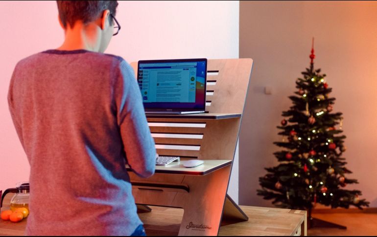 La Ley Federal del Trabajo (LFT) los empleados que laboren en un día feriado deben recibir el pago triple de su salario. Unsplash.