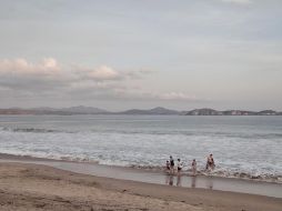 La Comisión para la Protección Contra Riesgos Sanitarios de Jalisco (Coprisjal) informó este lunes que llevó a cabo la toma de muestras de agua de mar a diez playas del territorio estatal. Coprisjal.