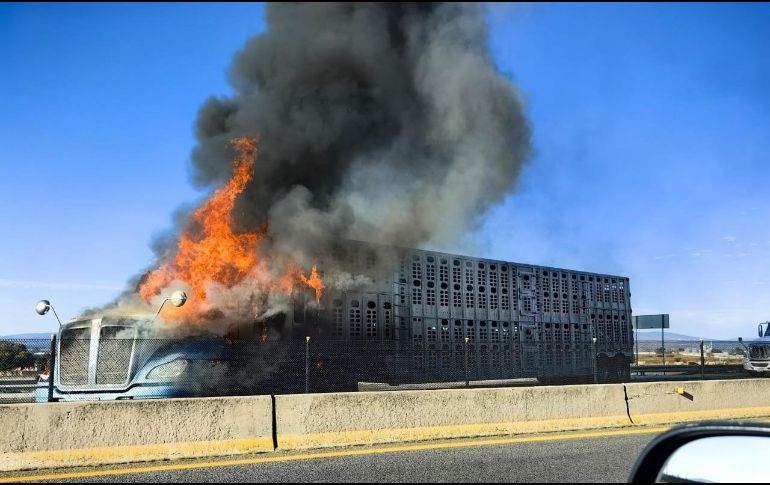 La liberación de las vías, de acuerdo con las autoridades estatales, se dio pasadas las 19:00 horas. ESPECIAL