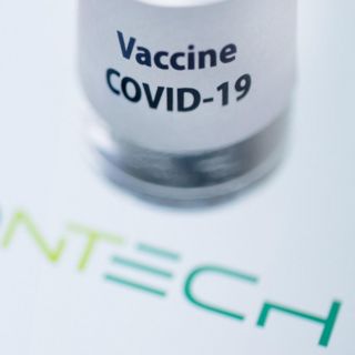 Farmacias Guadalajara ya vende vacuna contra COVID