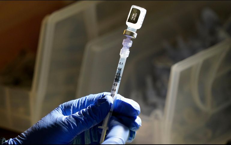 De acuerdo con la cadena de farmacias, dicha vacuna tendrá un precio de 799 pesos por unidad. AP/ARCHIVO