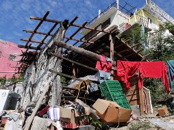 López Obrador destacó que hoy inicia el tercer pago de ayuda para los damnificados, con lo que las familias podrían pagar a los maestros albañiles en la reconstrucción de sus casas. SUN / D. S. Sánchez