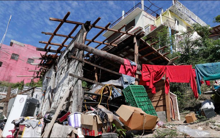 López Obrador destacó que hoy inicia el tercer pago de ayuda para los damnificados, con lo que las familias podrían pagar a los maestros albañiles en la reconstrucción de sus casas. SUN / D. S. Sánchez