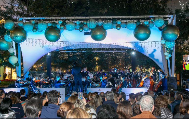 Liceo del Valle deslumbra con su show navideño en Andares. GENTE BIEN JALISCO/ Jorge Soltero