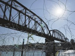 Vista del puente del ferrocarril internacional Union Pacific. AP