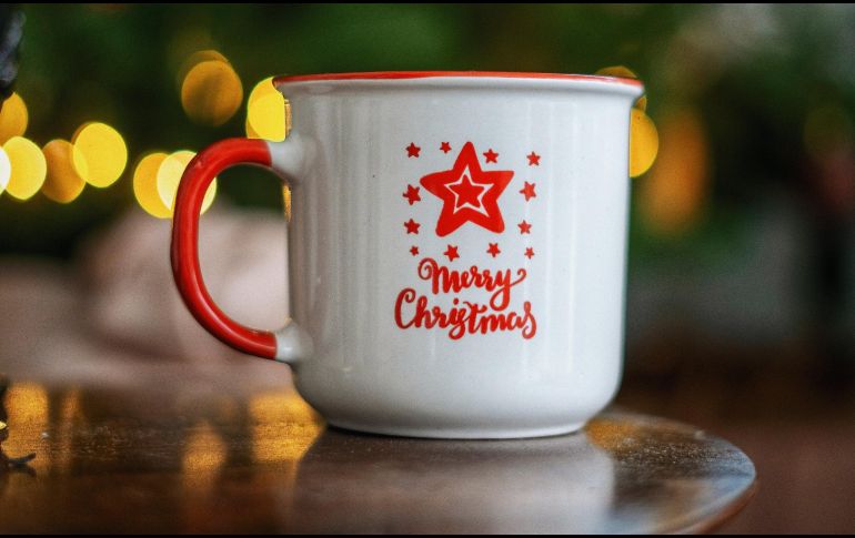 Aunque el café puede tener beneficios para la salud, su alto contenido de cafeína puede provocar aumentos temporales en la presión arterial. ESPECIAL / Foto de Olena Bohovyk en Unsplash