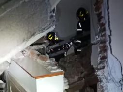 El suceso tuvo lugar en el número 1021 de la calle Providencia, donde se originó una explosión en una vivienda, causando daños en las fachadas de otras dos casas dentro del complejo residencial. ESPECIAL