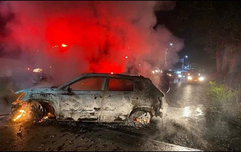 Las autoridades locales intervinieron en varios puntos de la carretera Villahermosa-Nacajuca para controlar los incendios. ESPECIAL