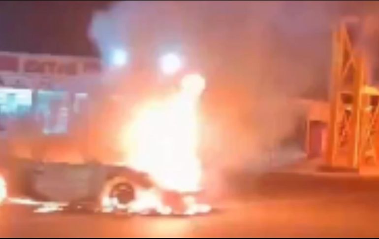 Quema de vehículos y una balacera en un fraccionamiento de la Ciudad de Villahermosa provocó pánico entre los ciudadanos y un operativo policíaco. ESPECIAL