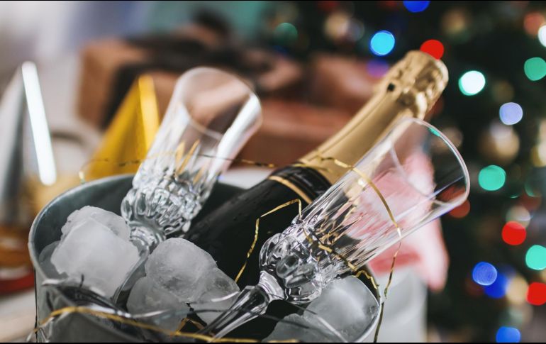 En la recta final del año es una buena opción un vino para compartir. Unsplash.