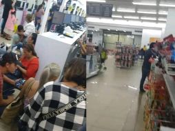 Ante este caos y pánico, muchos comercios, bares y taquerías de la zona fueron cerradas. X/@DiarioDeTabasco