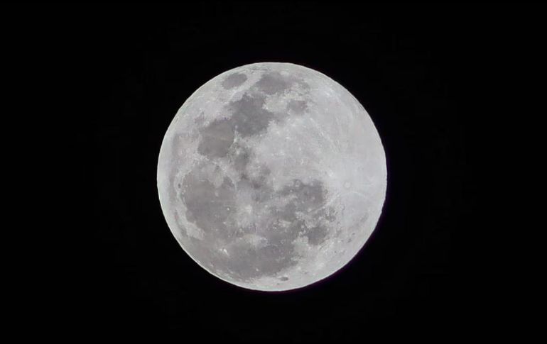 Se recomienda buscar un lugar alejado de la contaminación lumínica y esperar que las condiciones meteorológicas del día permitan una buena visibilidad del cielo. SUN / ARCHIVO