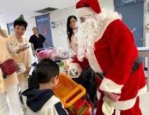 Santa Claus visitó a pacientes del Hospital General Regional (HGR) No. 46 del Instituto Mexicano del Seguro Social. ESPECIAL.