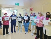 En homenaje a él y a sus familiares, el personal del HGR No. 180 se reunió para realizar una valla humana en su honor y dirigirle aplausos y palabras de agradecimiento. CORTESÍA / IMSS