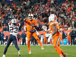 Russell Wilson lanza un pase durante el partido contra de los Patriots el pasado domingo, quizá su último juego con Denver. AP/D. Zalubowski