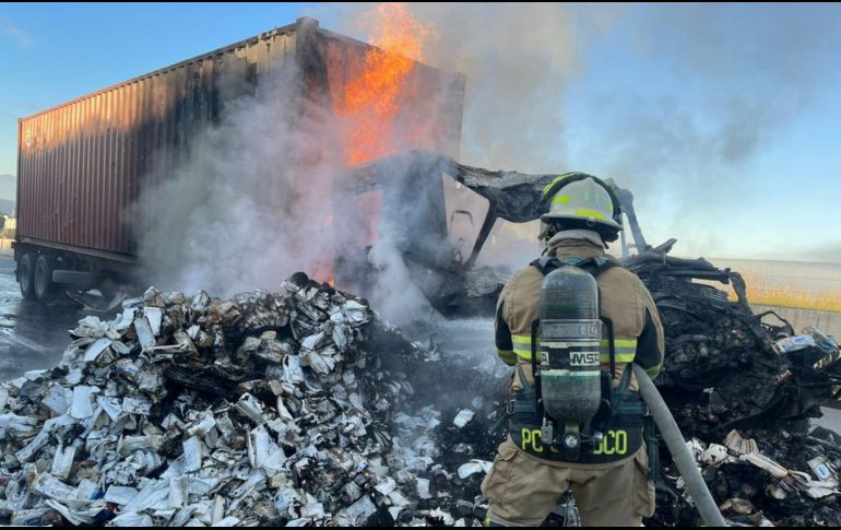 La circulación en el Macrolibramiento fue cerrada en su totalidad en el sentido de la Carretera a Chapala hacia el municipio de Zapotlanejo. ESPECIAL