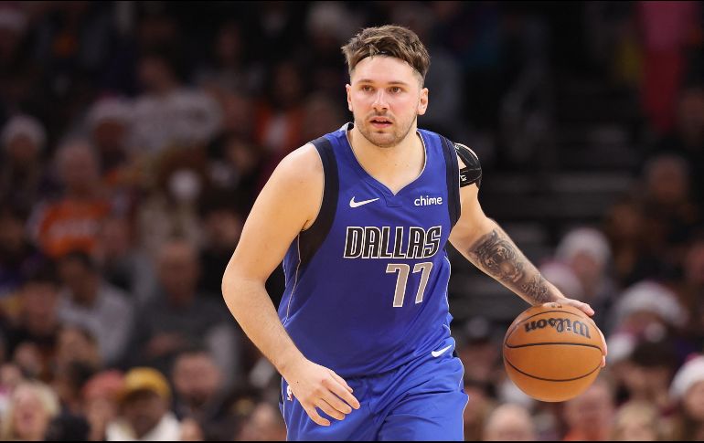 Tras más de dos décadas al frente de los Mavericks, Mark Cuban decidió vender la mayoría de sus acciones. AFP / ARCHIVO