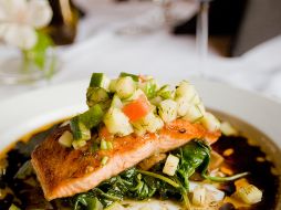 El algunos restaurantes habrá menú de cuatro tiempos y hasta música en vivo. UNSPLASH / C. Lee