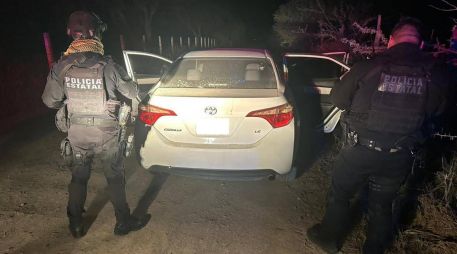 En el lugar, fueron dos armas largas tipo AR-15 y AK-47, cuatro cargadores y un chaleco táctico con otros tres cargadores para este tipo de arma. ESPECIAL