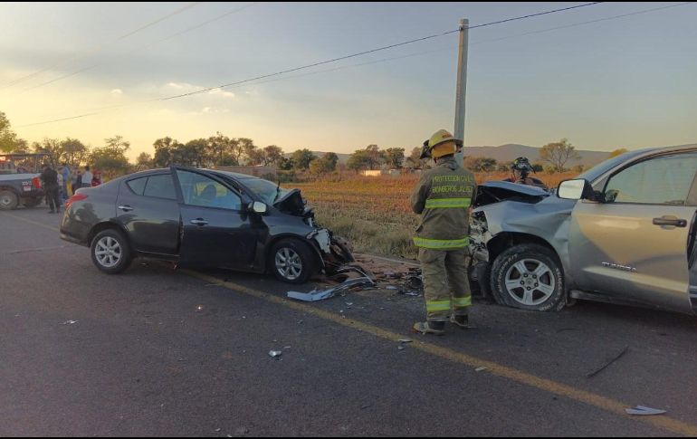 Los cuerpos de las víctimas mortales fueron rescatados por los bomberos estatales. CORTESÍA/PC JALISCO