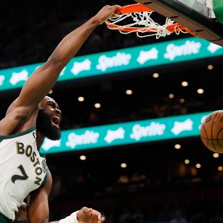 Los Celtics sufren de nuevo pero ganan a los Raptors