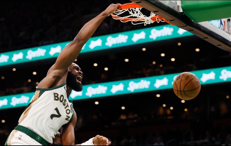 Jaylen Brown guió al equipo de los Celtics a la victoria al lograr 31 puntos, 10 rebotes y 6 asistencias. AP