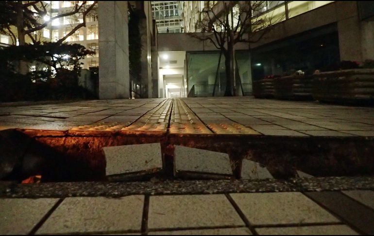 El fuerte movimiento telúrico causó una serie de estragos en la parte norte del país, el estado en la región es de alerta.  EFE / EPA / JIJI