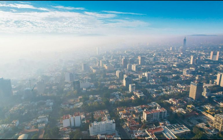 Los habitantes de la Zona Metropolitana de Guadalajara recibieron el año 2024 en medio de una nata de contaminantes que se mantuvo en el primer día de enero. EL INFORMADOR/ A. Navarro
