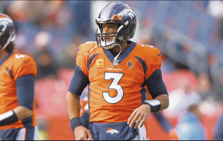 La titularidad de Russell Wilson fue condicionada a la reestructura de su contrato con los Broncos. AFP
